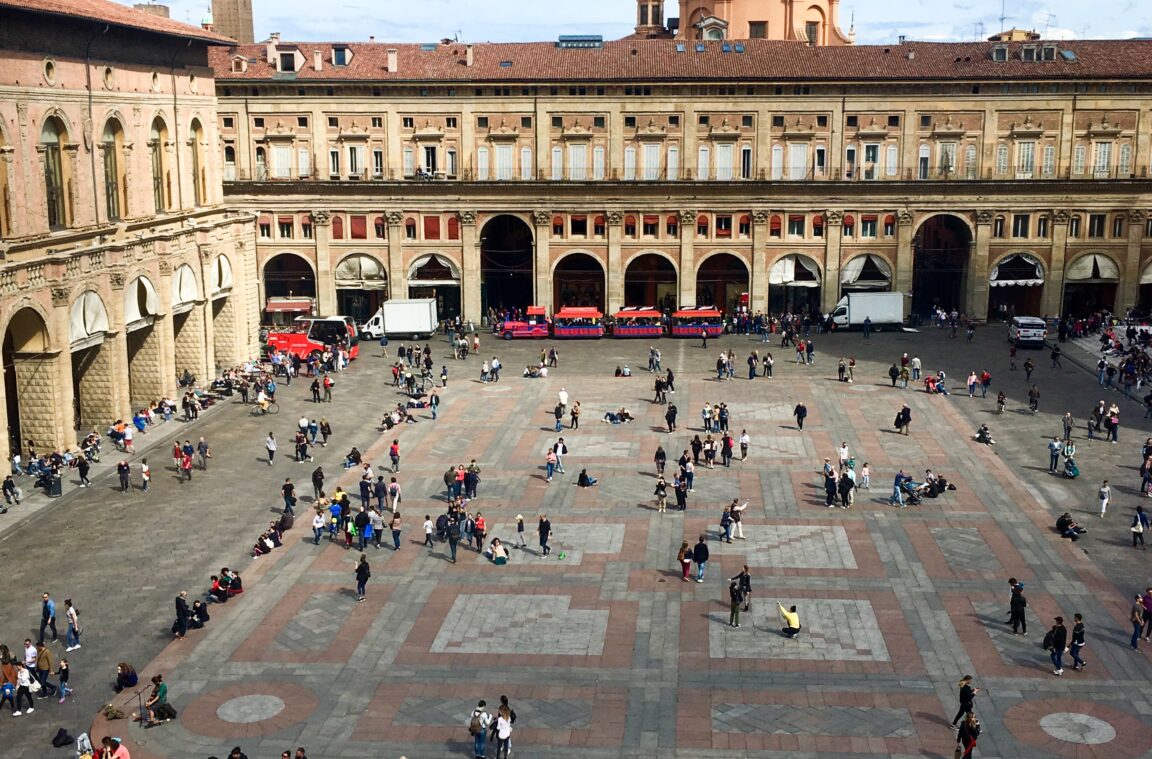 Bologna university. Болонский университет Италия 1999. Болонский университет (1088г). Болонский университет (Италия) викивей. Болонья Высшая школа.